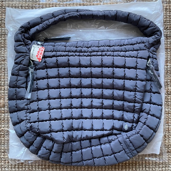 1 LEFT ✨NEW Free People FP Movement Quilted Carryall In Graphite - Picture 9 of 14
